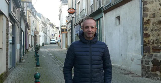 photo  stéphane ramond, qui était jusqu’à présent adjoint au maire, l’emporte à beaumont-sur-sarthe.  &copy;  archives le maine libre 