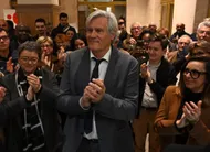 photo  stéphane le foll entouré de ses colistiers et soutiens dans le hall de la mairie du mans. 