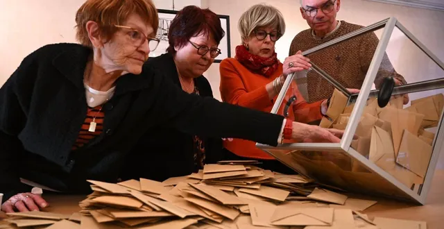 photo  les bureaux de vote ont fermé à 18 h dans toutes les communes de la sarthe.  &copy;  photo le maine libre denis lambert 