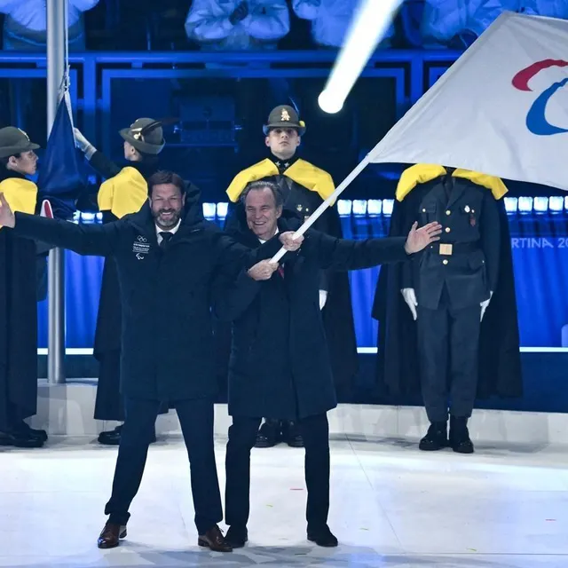 Le président de la région Auvergne-Rhône-Alpes Fabrice Pannekoucke et le président de la région Provence-Alpes-Côte d’Azur Renaud Muselier ont reçu le drapeau paralympique. JEFF PACHOUD / AFP photo le président de la région auvergne-rhône-alpes fabrice pannekoucke et le président de la région provence-alpes-côte d’azur renaud muselier ont reçu le drapeau paralympique. © jeff pachoud / afp