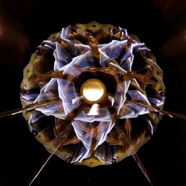 La flamme paralympique lors de la cérémonie de clôture des Jeux d’hiver de Milan-Cortina 2026. FRANCESCO SCACCIANOCE / AFP photo la flamme paralympique lors de la cérémonie de clôture des jeux d’hiver de milan-cortina 2026. © francesco scaccianoce / afp