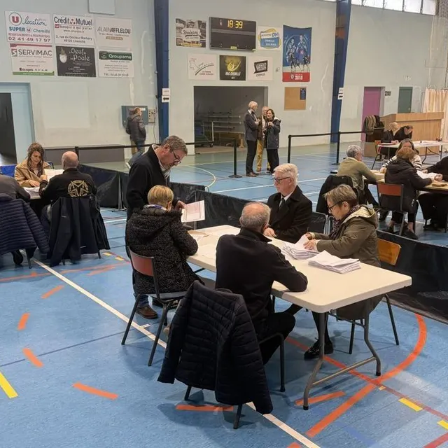 photo chemillé-en-anjou, dimanche 15 mars. le taux de participation aux élections municipales a atteint 59,17 au premier tour du scrutin.  ©  co
