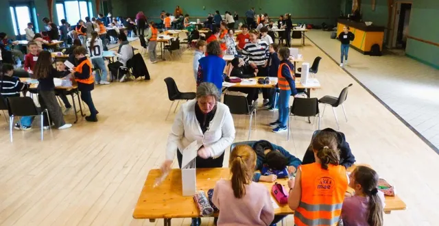 photo  la salle des fêtes a accueilli 92 élèves de cm1 et cm2, venant de dollon, vibraye et la ferté-bernard.  &copy;  ouest-france 