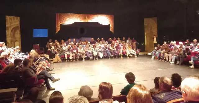 photo  mercredi 11 mars, pour la pièce l’abolition des privilèges, la scène du thv était disposée en quadri-frontal pour accueillir le public représentant, au premier plan et à droite, le tiers-état, au fond, de face, la noblesse et à gauche, le clergé.  &copy;  ouest-france 