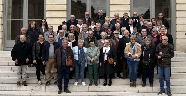 photo  cinquante habitants de la troisième circonscription en visite au palais bourbon.  &copy;  document remis 
