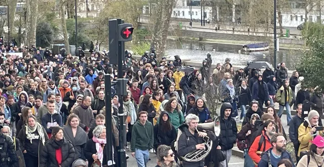 photo  un imposant cortège dans les rues de nantes, samedi 14 mars, pour la marche des solidarités.  &copy;  ouest-france 