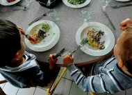 photo  dans une cantine scolaire 