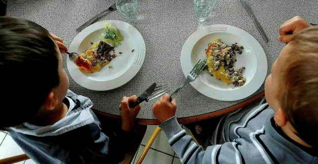 photo  dans une cantine scolaire  &copy;  archives ouest-france 