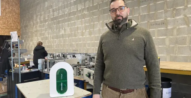 photo  renaud noyers, 39 ans, a créé la société esi en 2019, devenue sarl en 2022 avec une installation zone d’activités du cormier, à cholet (maine-et-loire), sur laquelle se greffe aujourd’hui l’activité de pro borne.  &copy;  ouest-france 