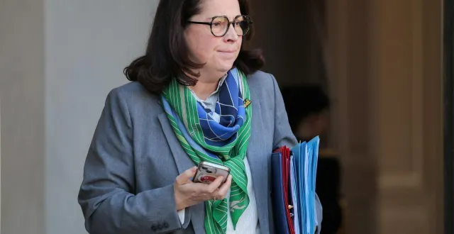 photo  marina ferrari à la sortie de l’elysée, le 4 mars 2026.  &copy;  thomas samson / afp 