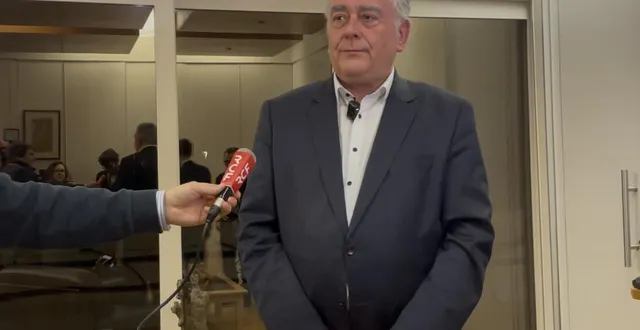 photo  gilles bourdouleix, maire sortant de cholet, arrive en deuxième position du premier tour des élections municipales. il est devancé par son ancienne adjointe isabelle leroy qui mène la liste d’union du centre et de la droite.  &copy;  ouest-france 