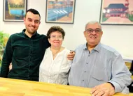 photo  tony, à gauche, va reprendre intégralement l’activité de l’agence de voyages rapid’s anjou, qu’anita et patrick goujeon ont développée pendant près d’une cinquantaine d’années à angers. 
