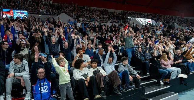 photo  comme lors de la venue de l’équipe de france de basket début mars, les supporters de l’équipe de france de handball sont attendus nombreux à antarès ce jeudi 19 mars 2026.  &copy;  photo : archives le maine libre - xavier sarrat 