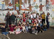 photo  les élèves apprennent à raconter avec leurs mains. 