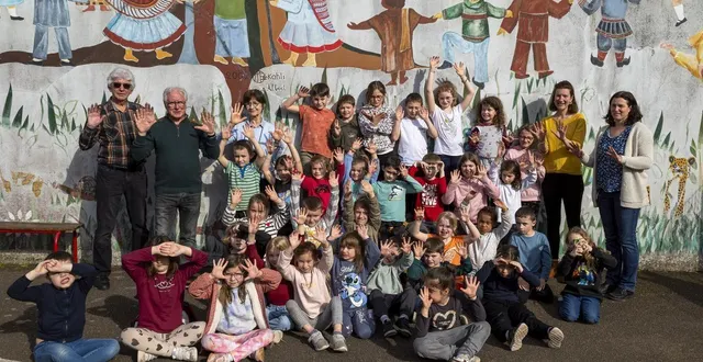 photo  les élèves apprennent à raconter avec leurs mains.  &copy;  ouest-france 