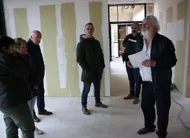 photo  andré trottet (à dr.), accompagné de frédéric barbier à sa droite, d’un chef d’entreprise et d’élus. 