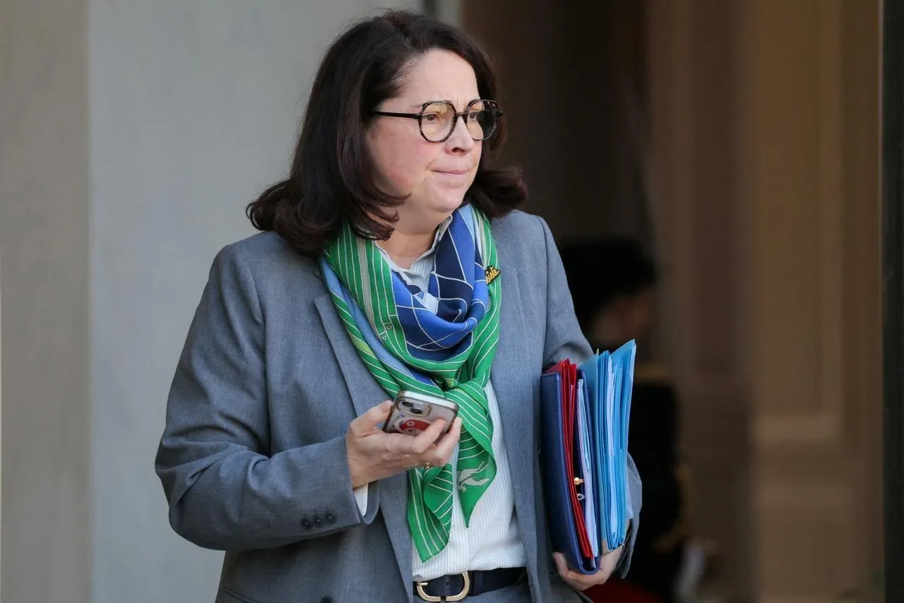 La ministre des Sports Marina Ferrari battue dès le 1er tour à Aix-les-Bains . Sport