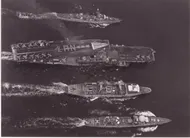 photo  une partie de la flotte française autour du porte-avions clemenceau en 1988. 