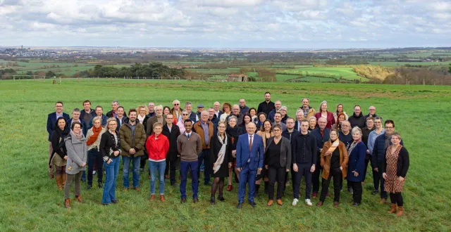 photo  la liste « avec vous, engagés pour demain », menée par le maire sortant gilles piton, a remporté les élections municipales à mauges-sur-loire ce dimanche 15 mars 2026.  &copy;  avec vous, engagés pour demain 