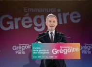 photo  le candidat de la gauche unie hors lfi, emmanuel grégoire. 