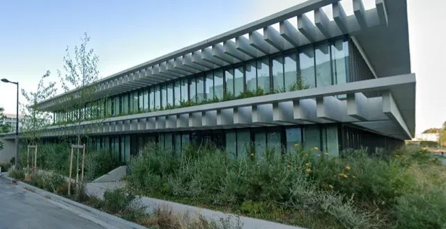 photo  la directrice d’une école de bordeaux (gironde) et une mère d’élève auraient été agressées par un militant reconquête devant l’établissement scolaire, jeudi 12 mars 2026, selon un communiqué de la ville. photo d’illustration.  &copy;  capture d’écran google street view 