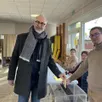 photo  jean-françois brisset, candidat divers droite aux élections municipales de flers, dans l’orne, a voté à l’école paul-bert. 