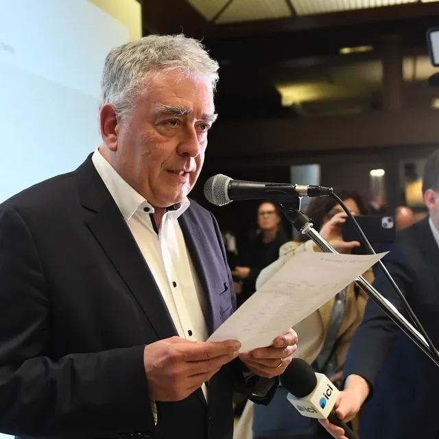 photo gilles bourdouleix (divers droite) est en ballottage défavorable. il est arrivé en deuxième position devant isabelle leroy (divers centre), son ancienne adjointe.  ©  co - etienne lizambard