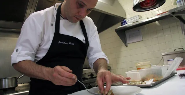 photo  chef de l’edulis à granville (manche), jonathan datin considère que l’obtentiond’une étoile « c’est que du positif ».  &copy;  archives 