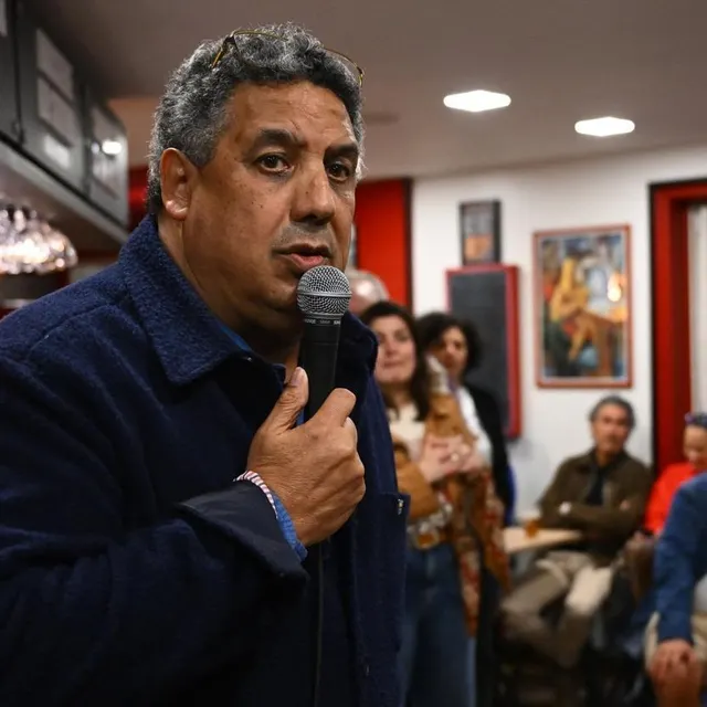 photo l’ancien rugbyman serge blanco est arrivé très légèrement en tête à biarritz à l’issue du premier tour des élections municipales 2026.  ©  gaizka iroz / afp