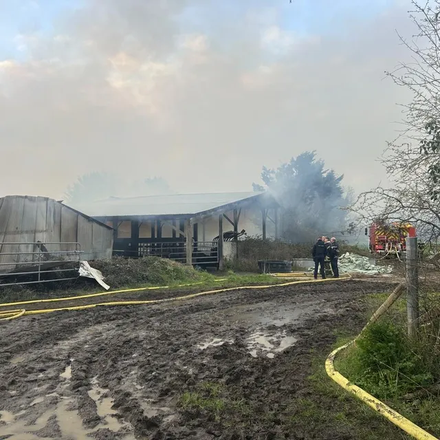 photo dimanche après-midi, un incendie a pris dans un hangar agricole près de campbon.  ©  ouest-france