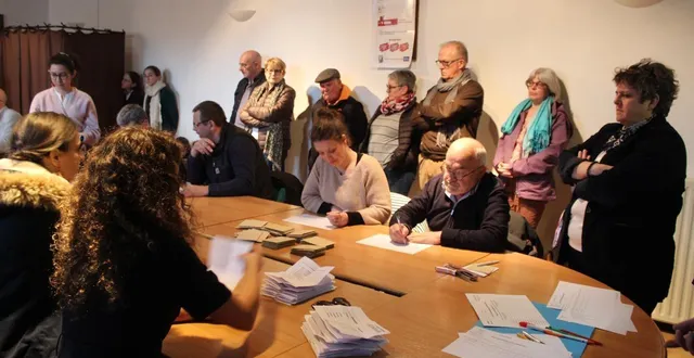 photo  un score serré, avec191 voix pour pascal corvoisier, et 182 pour mélanie cosnier.  &copy;  le maine libre 