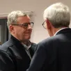photo  eric david, de dos, va laisser son poste de maire du bailleul à laurent hébert lors de la mise en place du conseil municipal vendredi 20 mars à 19 h 30. 