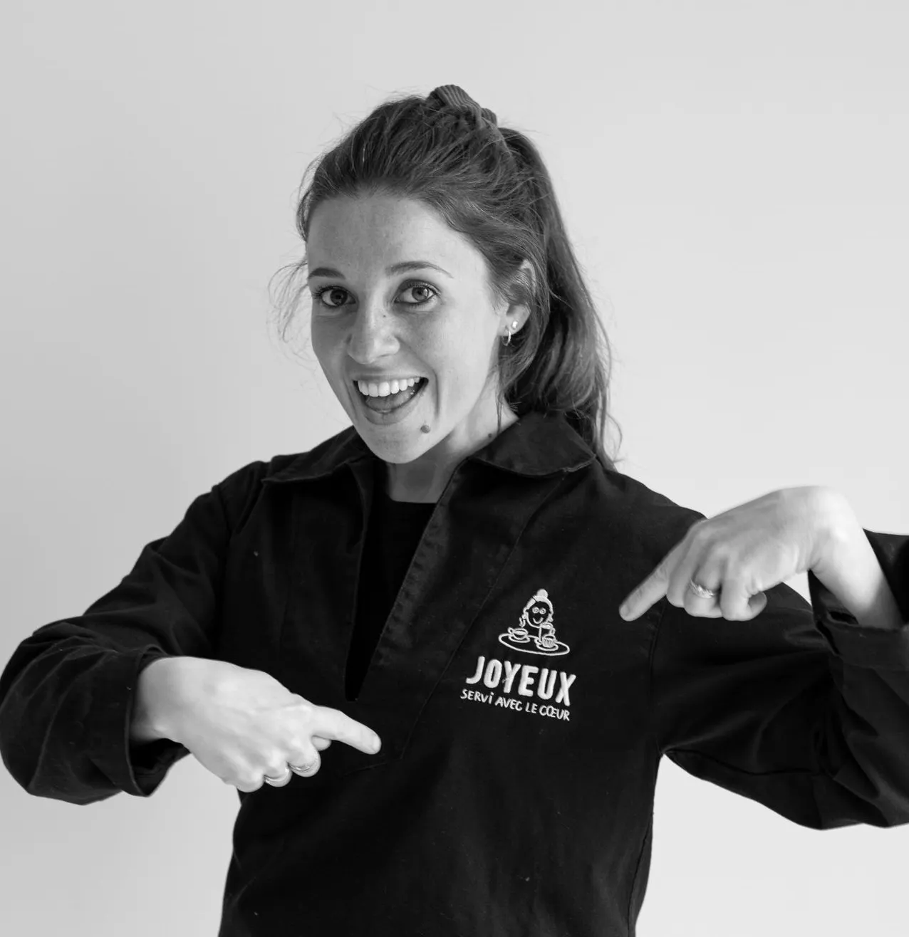 À la tête du Café Joyeux d’Angers, Louise Kauffer manage une équipe inclusive et soudée.