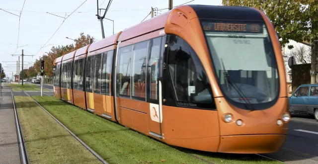 photo  le jeune trottinettiste a été heurté par le tramway et transporté en état grave à l’hôpital.  &copy;  archives illustration 