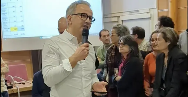 photo  fabien véteau lors de sa première déclaration après l’annoncedes résultats.  &copy;  co 