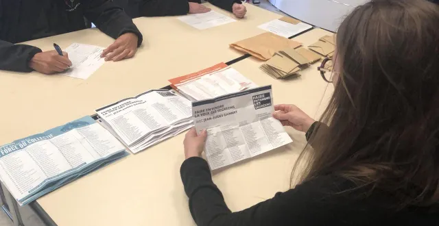 photo  la liste de jean-eudes gannat (extrême droite) obtient 1 517 voix, soit 21,72 des suffrages exprimés, à segré-en-anjou-bleu.  &copy;  co 