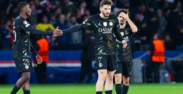 photo  khvicha kvaratskhelia (au centre) pourrait commencer la rencontre face à chelsea, mardi.  &copy;  alain jocard / afp 