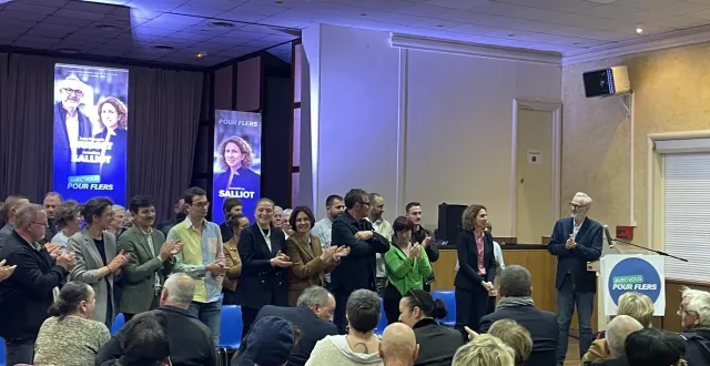 photo  quasiment l’intégralité des colistiers et donc une majorité des futurs conseillers municipaux étaient présents au meeting de fin de campagne de jean-françois brisset quelques jours avant d’être élu nouveau maire de flers.  &copy;  ouest-france 