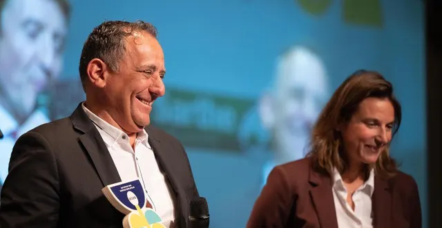 photo  bruno provot, le patron de la boulangerie honoré, 20 bd louis le prince-ringuet, au mans (sarthe), a été récompensé de prix rse, lors de la cérémonie de la première édition de la sarthe innove en avril 2025, à l’abbaye royale de l’épau (sarthe). un prix remis par sandie mollé, la directrice du crédit agricole anjou-maine en sarthe.  &copy;  david ademas / ouest-france 