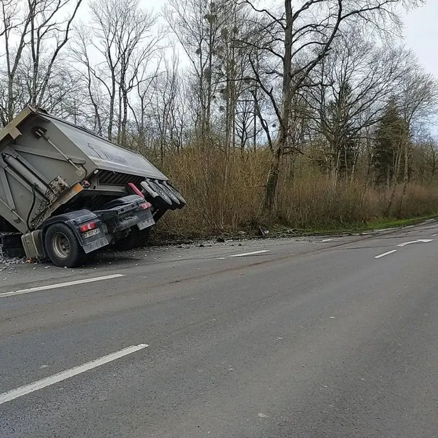 L’accident s’est produit sur la RD 926 au niveau de Planches. Gendarmerie nationale photo l’accident s’est produit sur la rd 926 au niveau de planches. © gendarmerie nationale