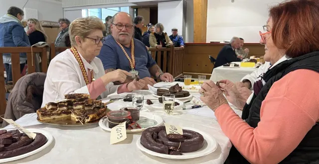 photo  des professionnels, des confréries amies et des fidèles parmi les fidèles ont participé aux dégustations.  &copy;  ouest-france 