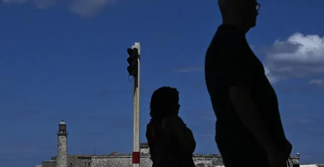 photo  des feux de signalisation sur le littoral de la havane lors d’une coupure de courant le 16 mars 2026  &copy;  yamil lage/afp 