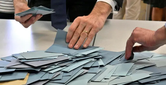 photo  les militants des deux listes qualifiées pour le second tour des municipales à angers sont dans la dernière ligne droite.  &copy;  archives ouest-france 