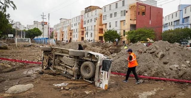 photo  près d’une centaine de personnes sont mortes depuis décembre et le début de la saison des pluies, au pérou. le pays compte aussi 23 000 sinistrés.  &copy;  diego ramos / afp 