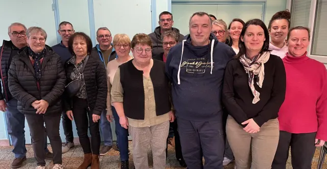 photo  les membres du nouveau comité des fêtes d’oizé.  &copy;  le maine libre 