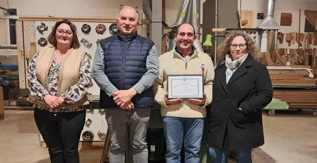 photo  de gauche à droite : peggy duchaussoir, employée administrative, conjointe du gérant, jacky leconte, dirigeant de l’entreprise lma, jérôme chaplain, menuisier ébéniste, et myriam chaplain, son épouse.  &copy;  ouest-france 