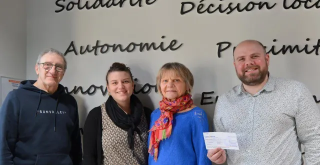 photo  alain chevalier, clémence arnaud, conseillère au crédit mutuel, jocelyne herche, administratrice depuis deux ans, et aurélien touroute.  &copy;  ouest-france 