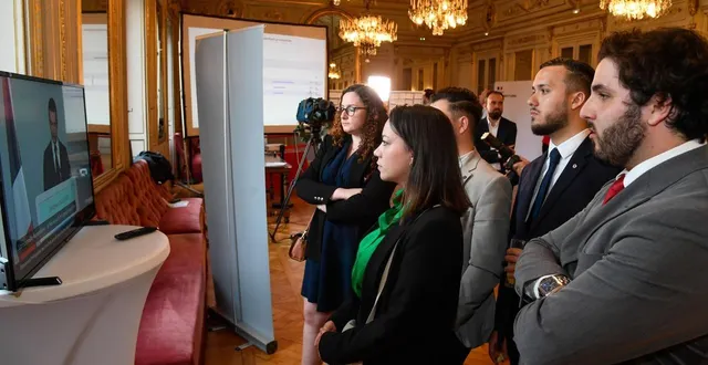 photo  angers, juillet 2024. comme aux dernières élections législatives, aurore lahondès (à l’arrière-plan) et les jeunes candidats du rassemblement national ne concrétisent pas au niveau local les scores élevés du rn aux scrutins présidentiels ou européens.  &copy;  archives laurent combet 