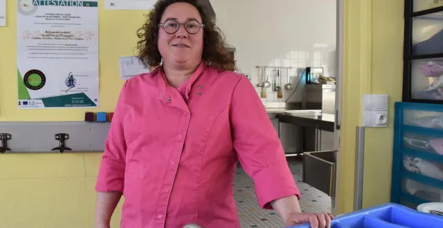 photo  audrey aime préparer les repas avec des produits de qualité très appréciés par les enfants qui ne boudent pas leurs assiettes  &copy;  le maine libre 
