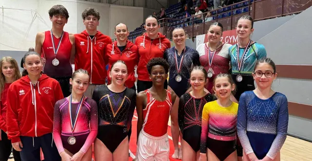 photo  six médailles, 13 qualifications au championnat de france et six qualifications aux championnats d’europe pour acro sarthe  &copy;  acro sarthe 